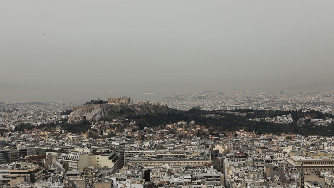 Καιρός: Αίθριος με αραιές νεφώσεις – Νοτιάδες που ευνοούν την αφρικανική σκόνη