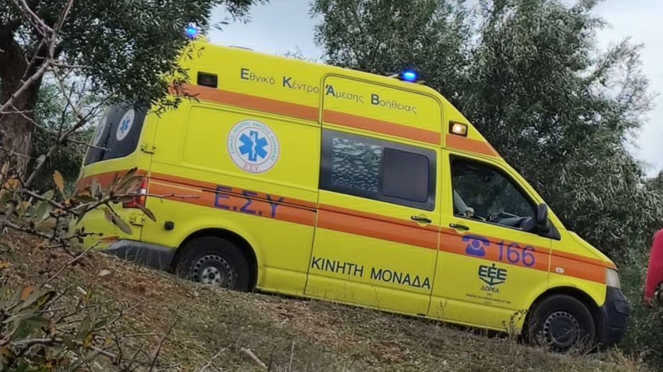 Τουριστικό λεωφορείο έπεσε σε μπάρες στην Αθηνών - Λαμίας μετά από τρελή πορεία