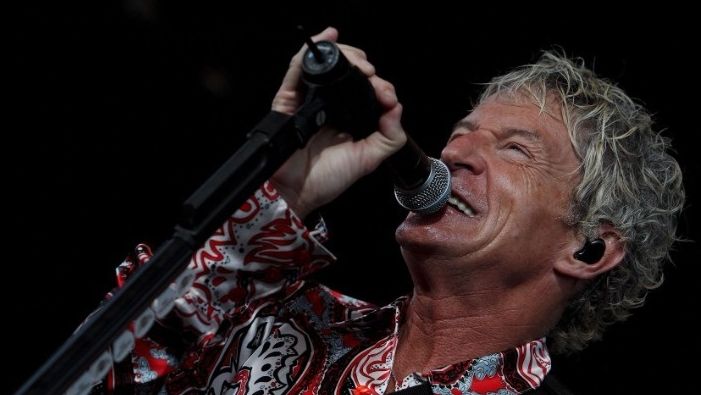 Μέλη θρυλικών ροκ συγκροτημάτων και αθλητές ενώνουν τις δυνάμεις τους για καλό σκοπό