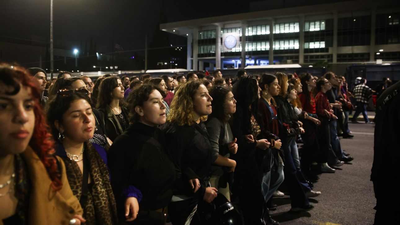 Liveblog: Ολοκληρώθηκε η πορεία για το Πολυτεχνείο - Περίπου 15.000 διαδηλωτές συμμετείχαν