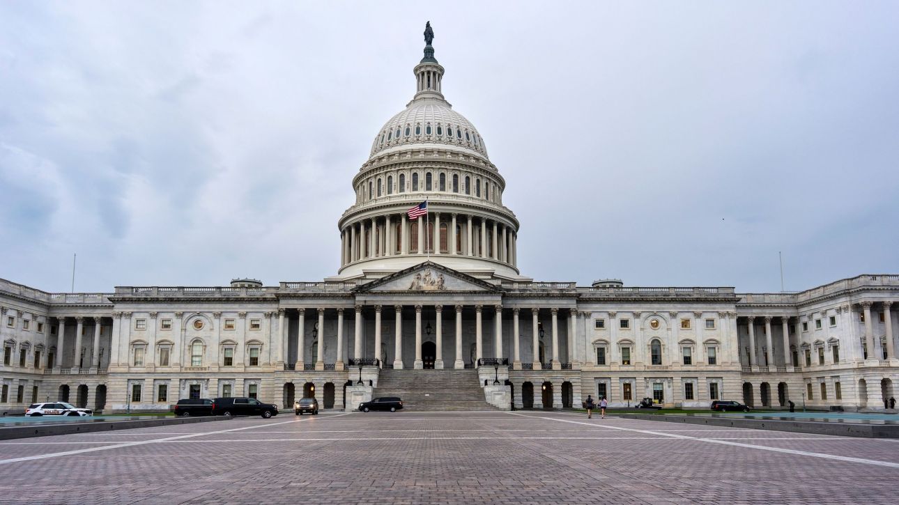 Νομοσχέδιο για κυρώσεις σε χώρες που έχουν εμπορικούς συναλλαγές με τη Ρωσία σχεδιάζουν οι ΗΠΑ