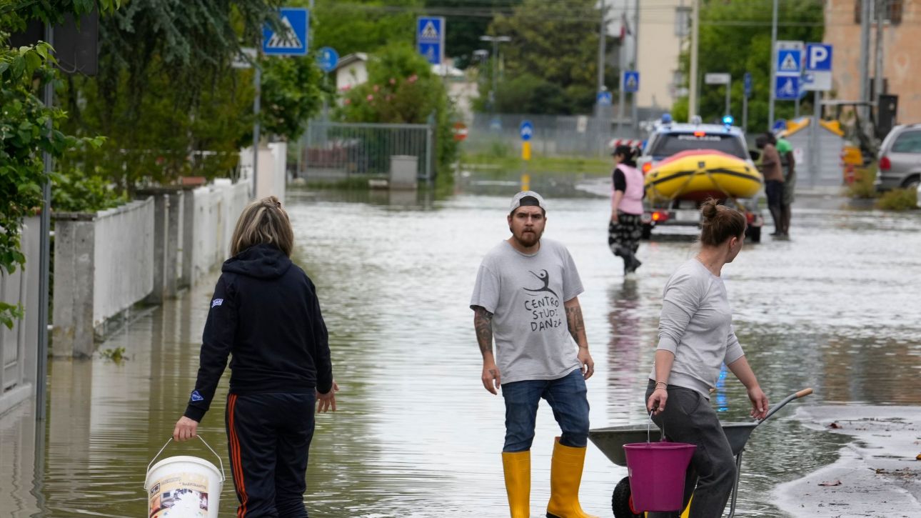 Ισχυρές βροχοπτώσεις στην Ιταλία – Δύο αγνοούμενοι από την κακοκαιρία στο Μπρατσάνο