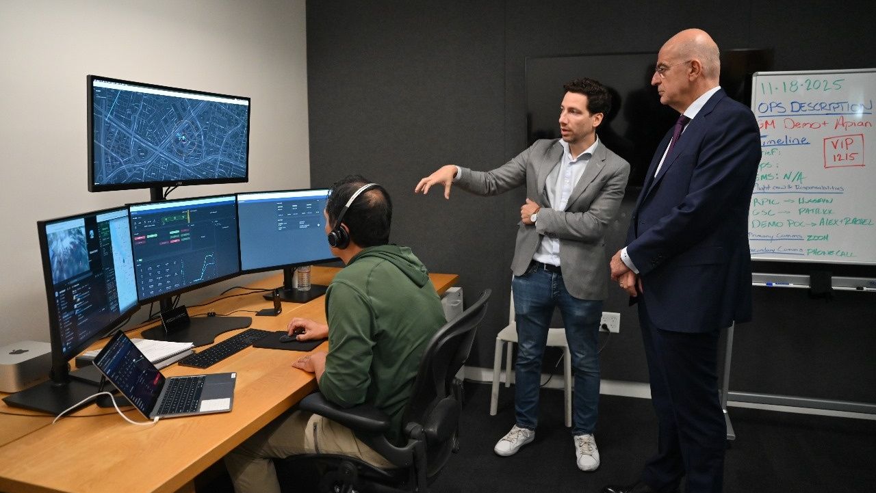 Δένδιας: Ξεναγήθηκε στις εγκαταστάσεις της εταιρείας κατασκευής drones Matternet στην Καλιφόρνια