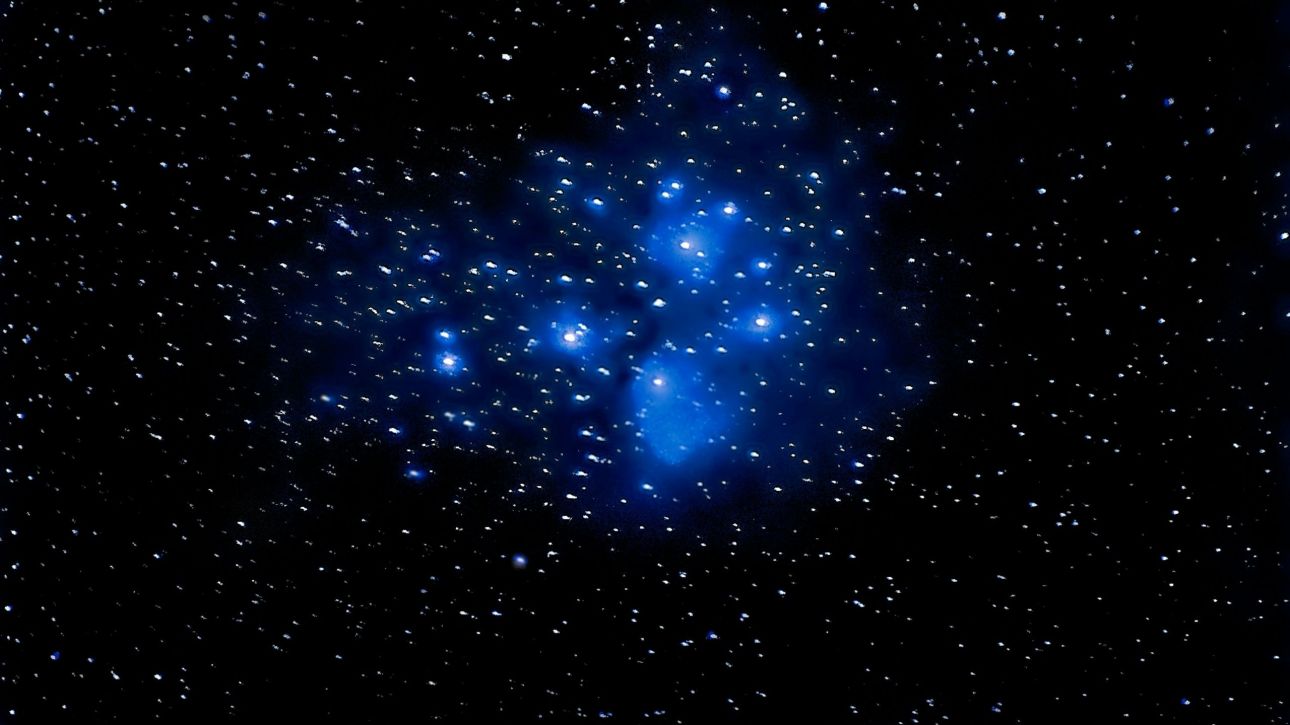 «Πλούσιος» φθινοπωρινός ουρανός: Οι «Επτά Αδελφές» και η βροχή Λεοντιδών στο αποκορύφωμά τους