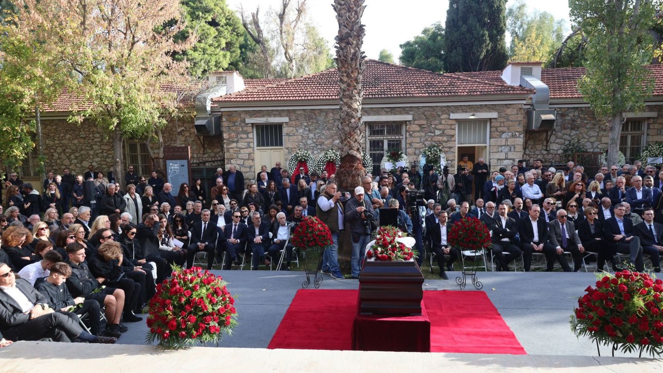 Θλίψη και συγκίνηση στην κηδεία του Αλέκου Φλαμπουράρη - Ποιοι έδωσαν το «παρών»