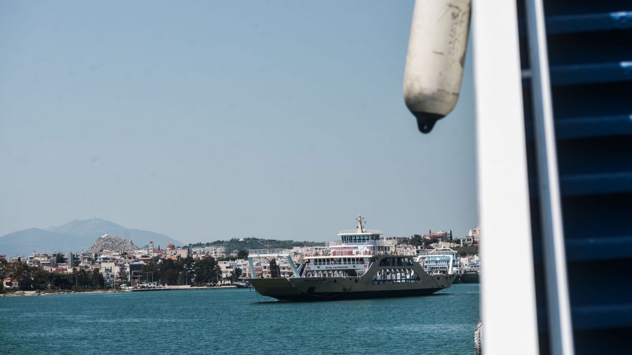 Αυτοκίνητο έπεσε στη θάλασσα από την προβλήτα στη Σαλαμίνα – Νεκρός ο οδηγός