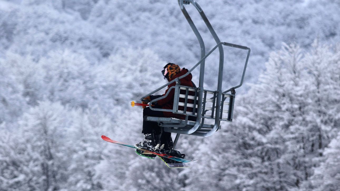 Στα λευκά τα χιονοδρομικά κέντρα Πισοδερίου, Βασιλίτσας και Καλαβρύτων