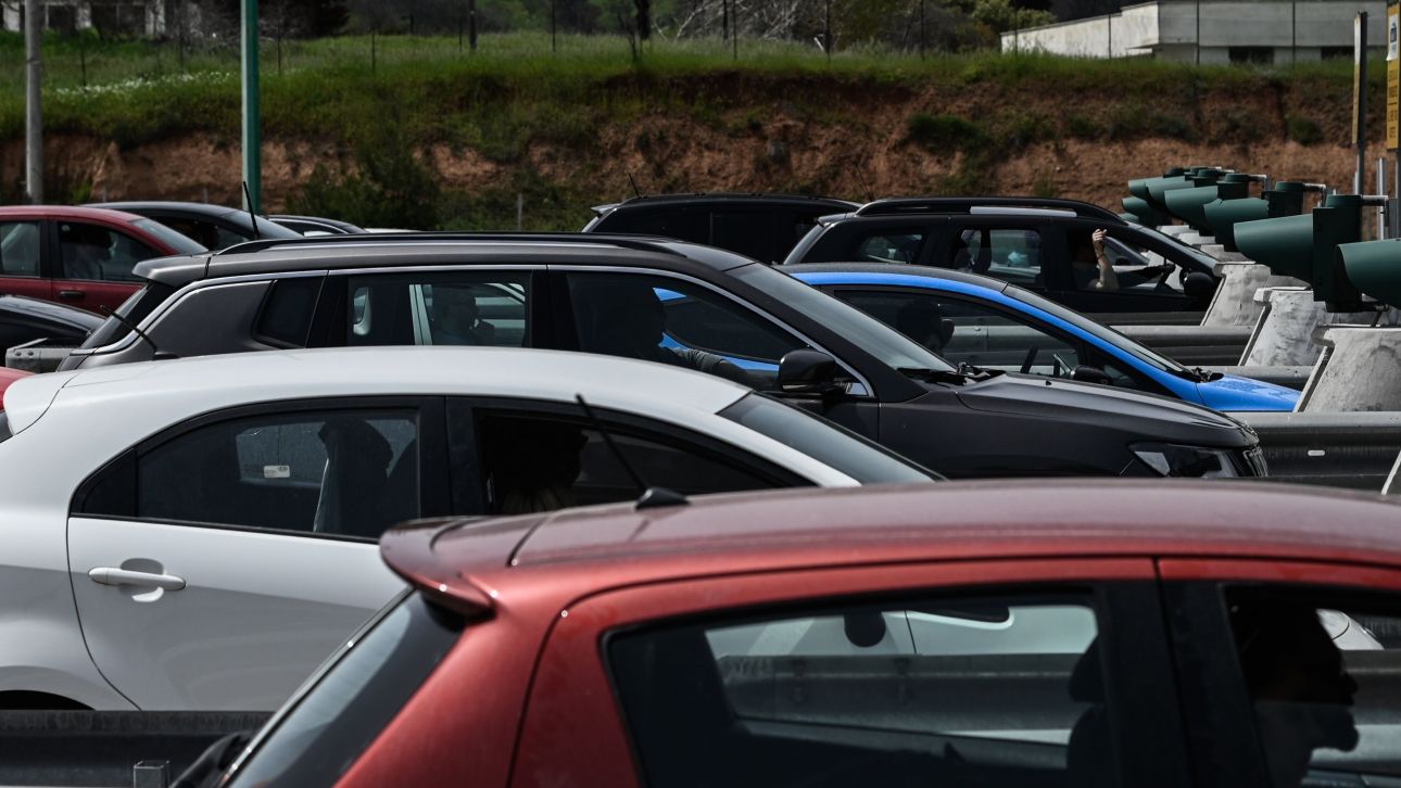 Μποτιλιάρισμα στην κάθοδο του Κηφισού - Ουρά χιλιομέτρων στα διόδια των Αφιδνών