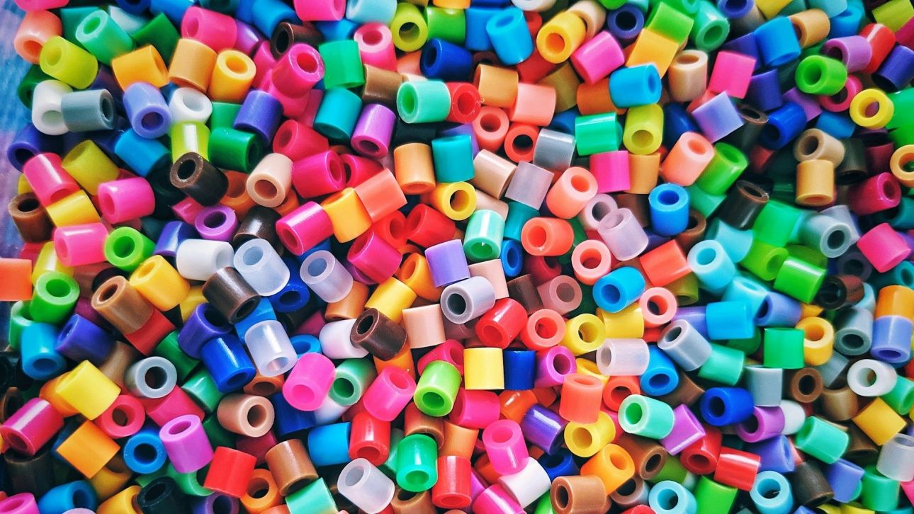 Κινέζοι επιστήμονες κατάφεραν να παρασκευάσουν πλαστικό και καουτσούκ χωρίς ορυκτά καύσιμα