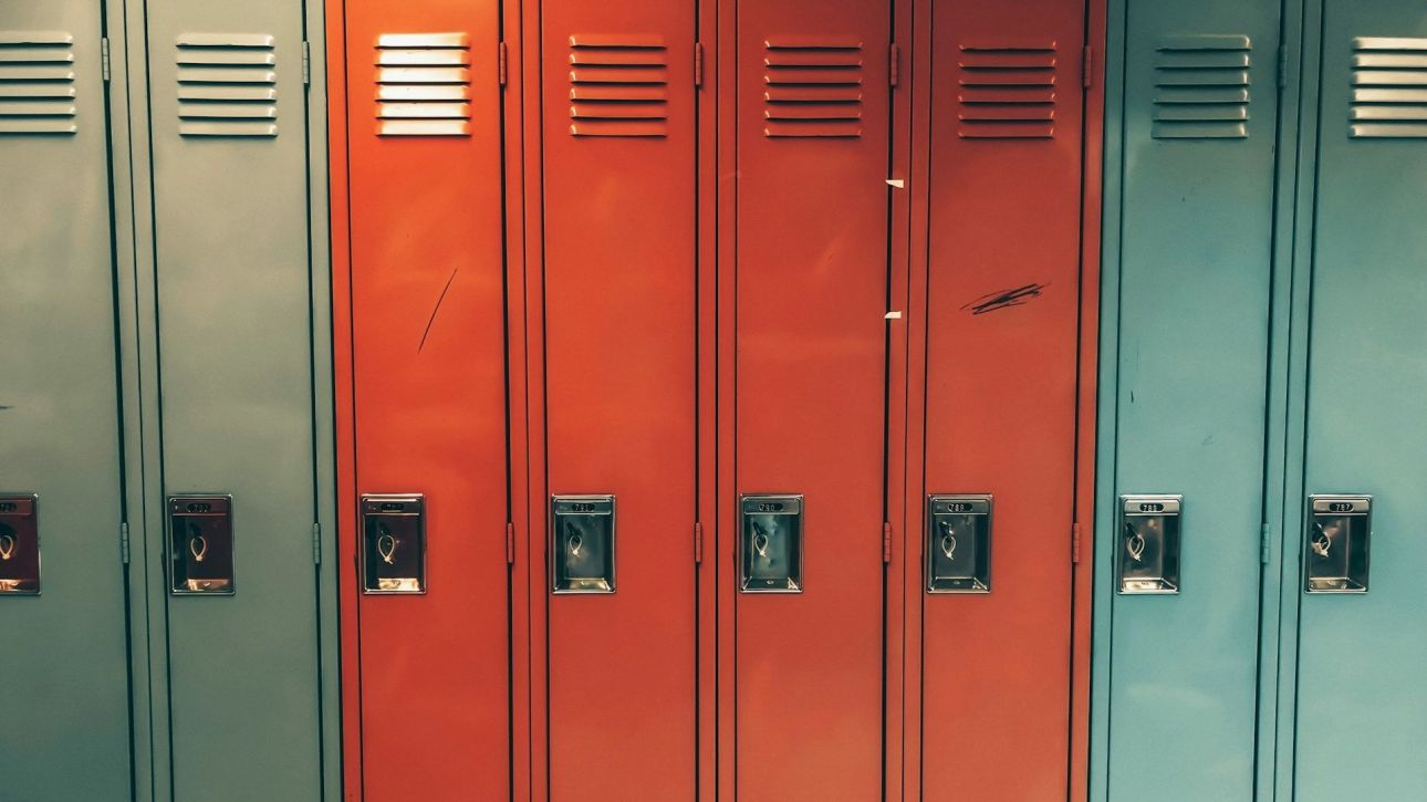 Έρχονται 4.000 νέες ατομικές θυρίδες σε Δημοτικά σχολεία – Το σχέδιο του Υπουργείου Παιδείας