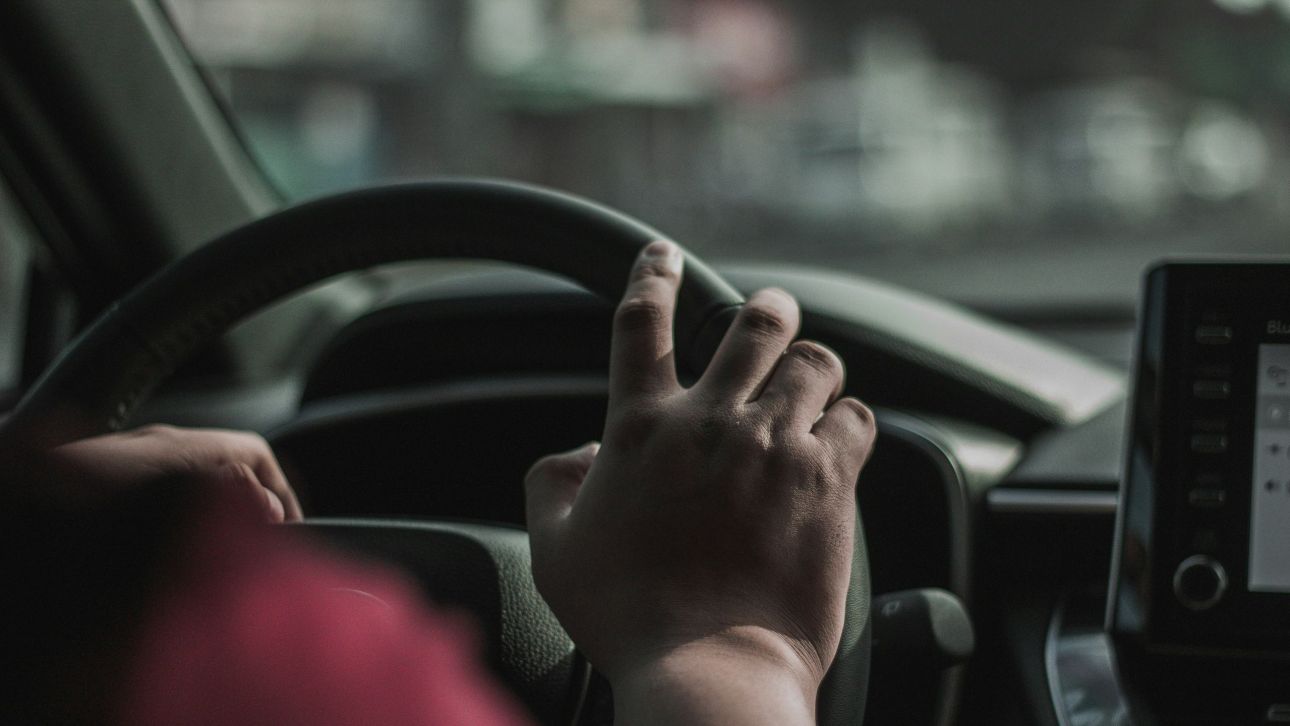 Θεσσαλονίκη: Πήραν αυτοκίνητο για δοκιμαστική οδήγηση και έγιναν «καπνός»