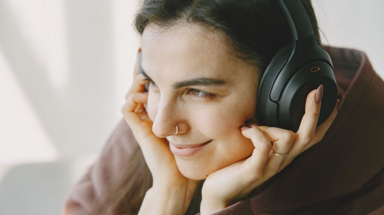 Πώς να βεβαιωθείς ότι ο νέος αγαπημένος σου τραγουδιστής δεν είναι δημιούργημα ΑΙ