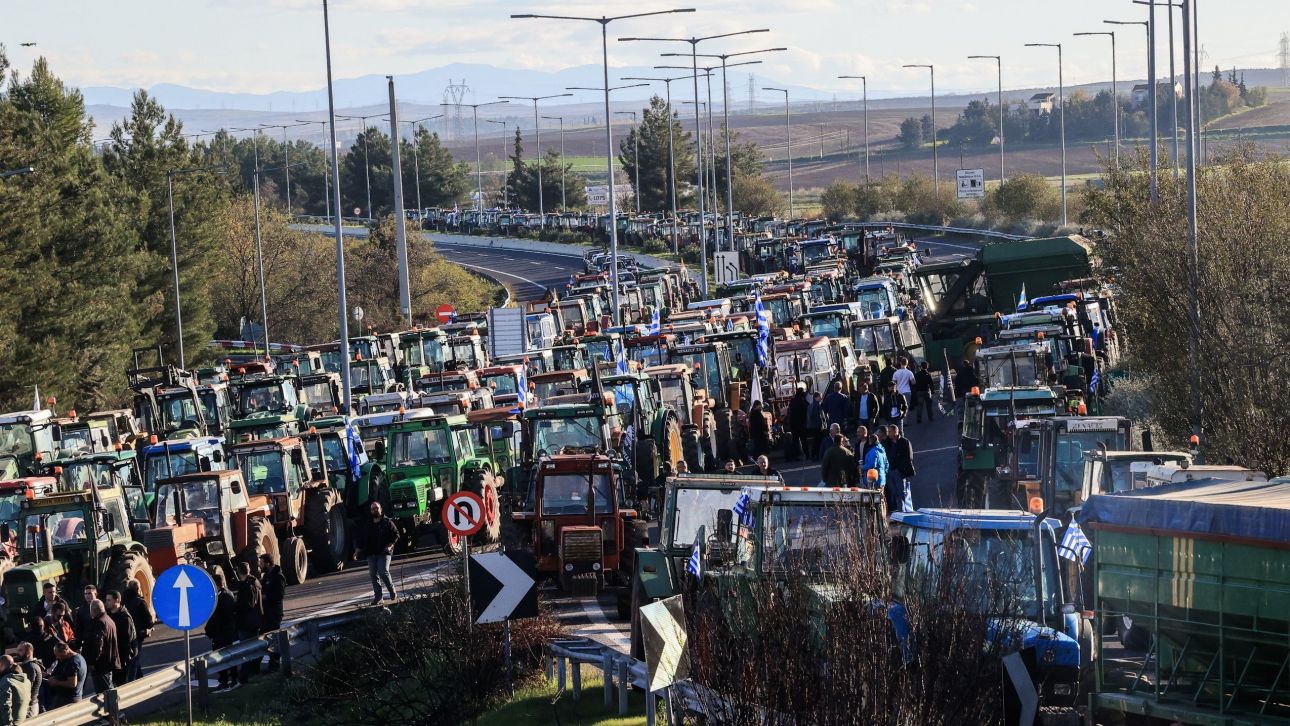 Για «Χριστούγεννα στα μπλόκα» προειδοποιούν οι αγρότες και στήνουν νέα σε Θήβα, Λειβαδιά και Έβρο