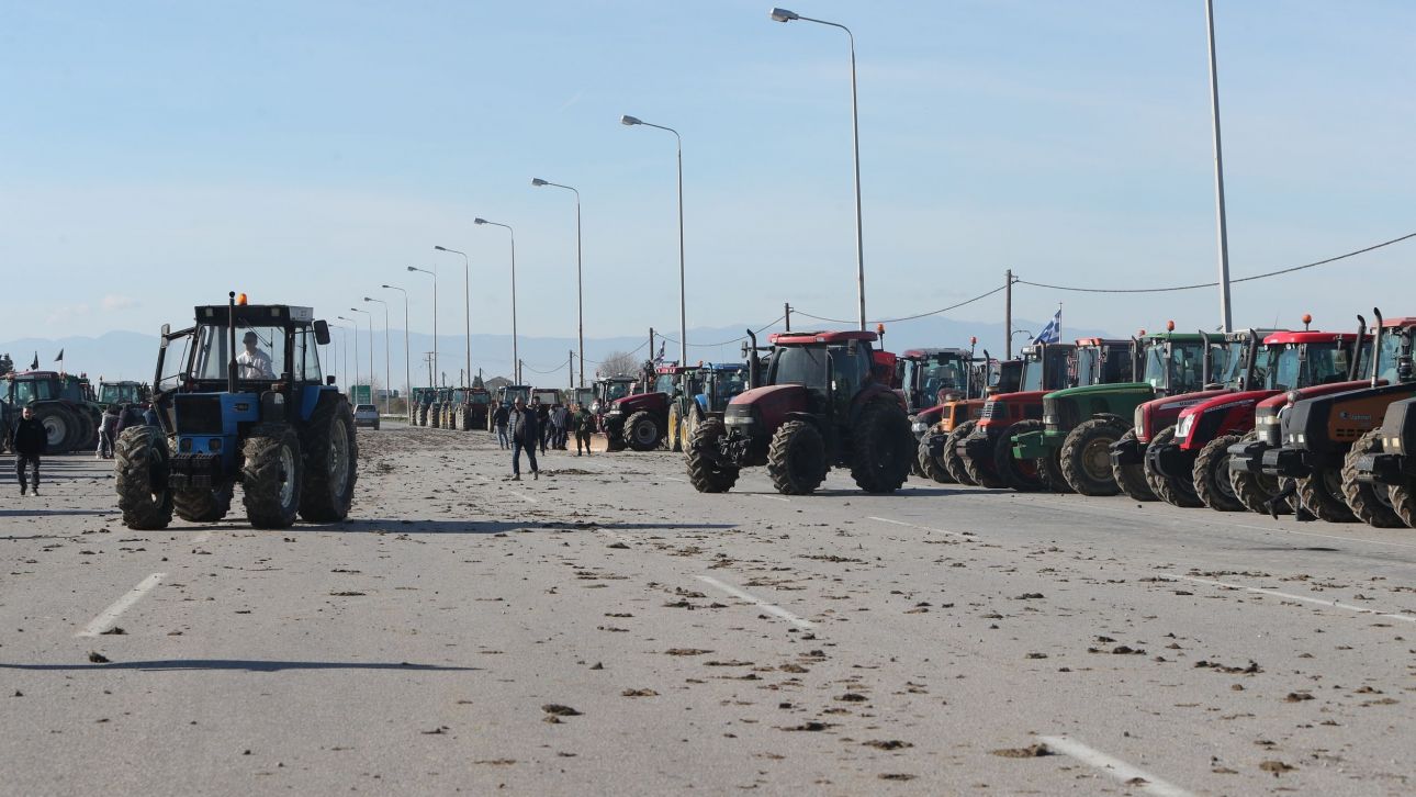 Οι αγρότες έκλεισαν και την εθνική οδό στα Μάλγαρα – Πού αλλού υπάρχουν μπλόκα