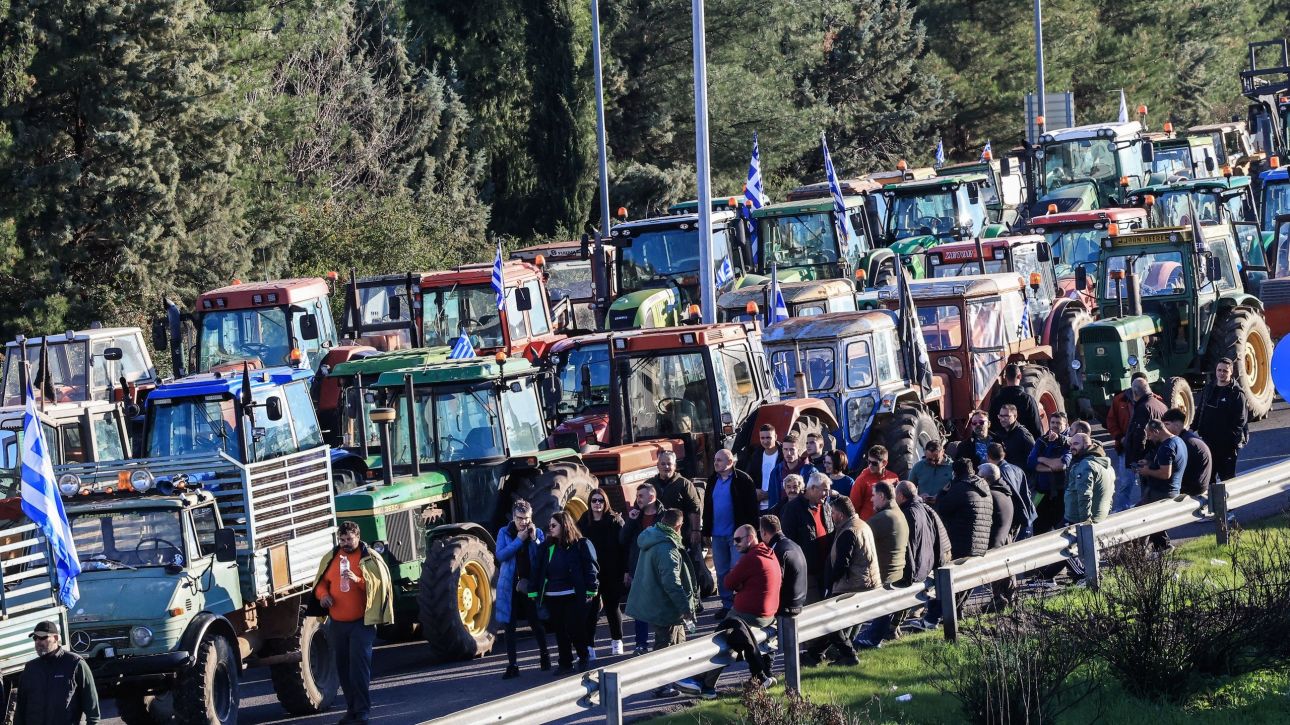 Κλιμακώνουν τις κινητοποιήσεις οι αγρότες – Αποκλεισμένος ο Ε65 και η Εθνική Οδός Αθηνών-Θεσσαλονίκη