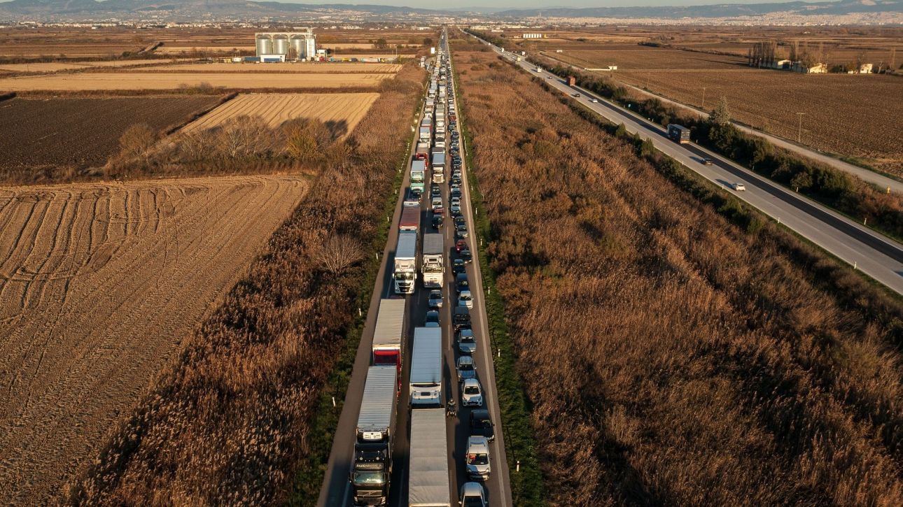 Αγρότες: Ο χάρτης των κινητοποιήσεων - Μπλόκα σε εθνικές, τελωνεία, λιμάνια - Τι απαντά η κυβέρνηση