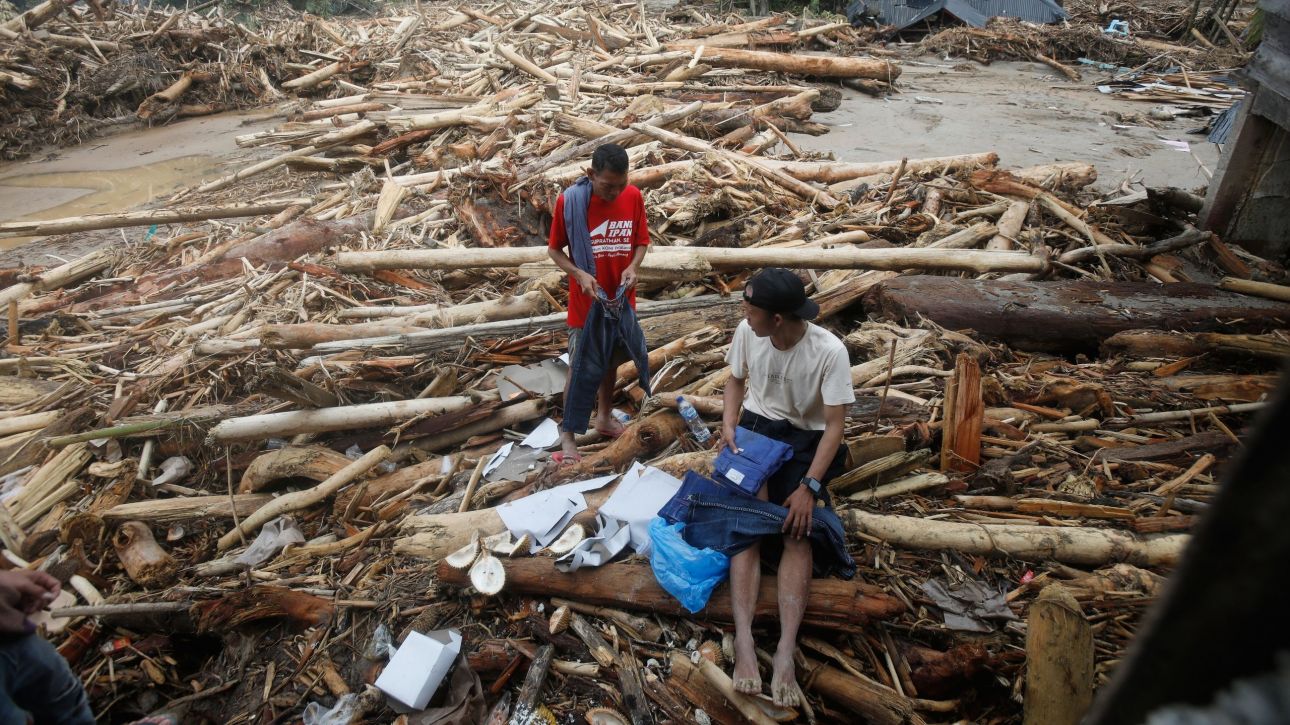 Δραματική αύξηση των νεκρών από τις φονικές πλημμύρες στην Ινδονησία - Ζημία 4,1 δισ. στην οικονομία