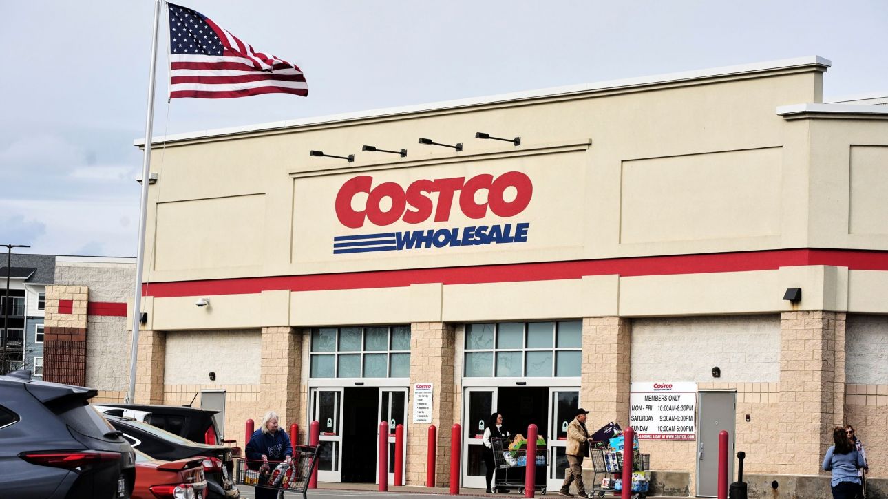 Costco: Τι οδήγησε τον «γίγαντα» του λιανεμπορίου να μηνύσει την κυβέρνηση Τραμπ