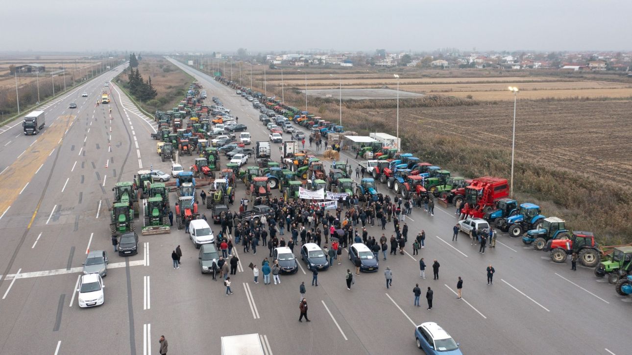Αγρότες: Στα τελωνεία τα τρακτέρ - «Γκάζι» για έξτρα πληρωμές 1,2 δισ. ευρώ πατάει η κυβέρνηση