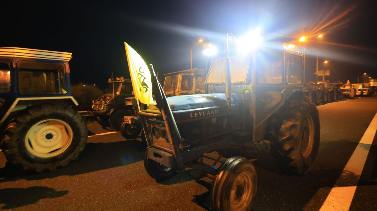 Αγρότες: Έκλεισαν την νέα εθνική οδό Πατρών-Πύργου – Ουρές χιλιομέτρων