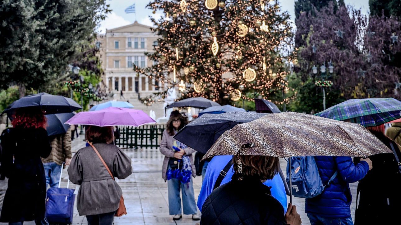 Σφυροκοπά την Αττική η κακοκαιρία Byron - Σε «Red Code» σχεδόν όλη η χώρα - Κλειστά σχολεία και 112