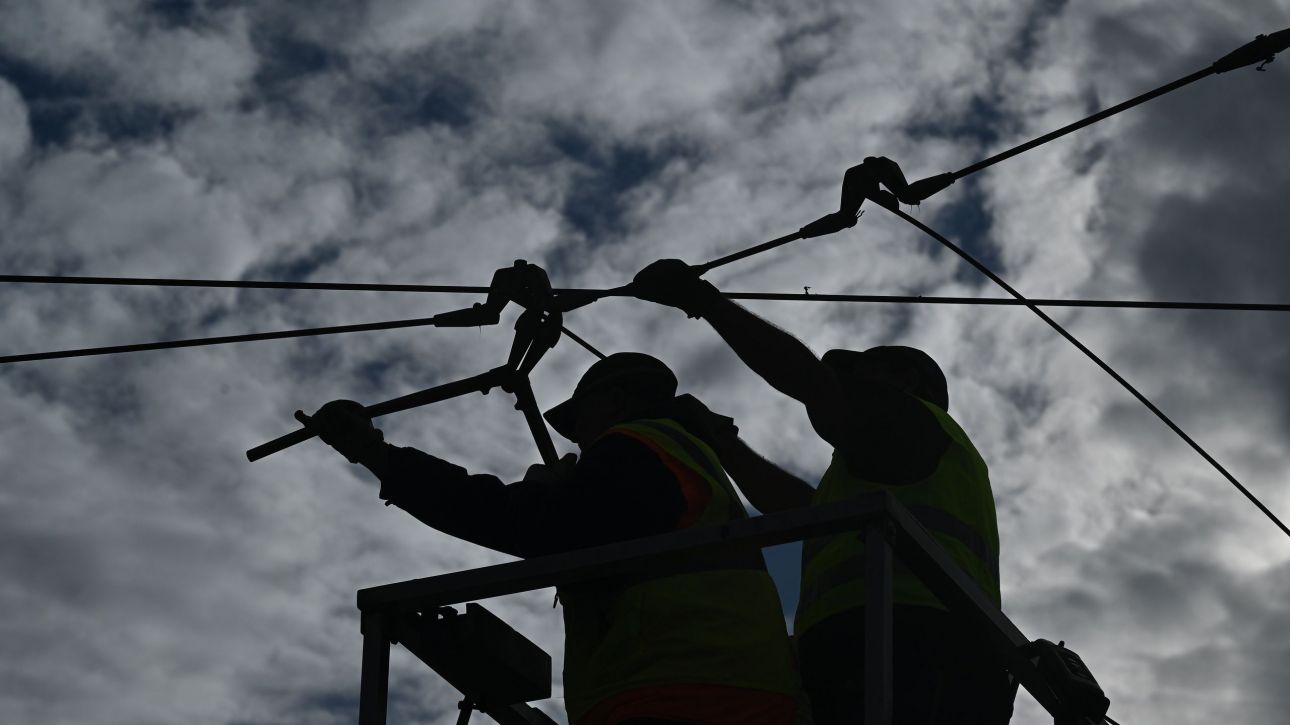 Ο Πειραιάς αποχαιρετά τα καλώδια των τρόλεϊ - Αλλαγή εποχής για τα μέσα μεταφοράς στην Αθήνα