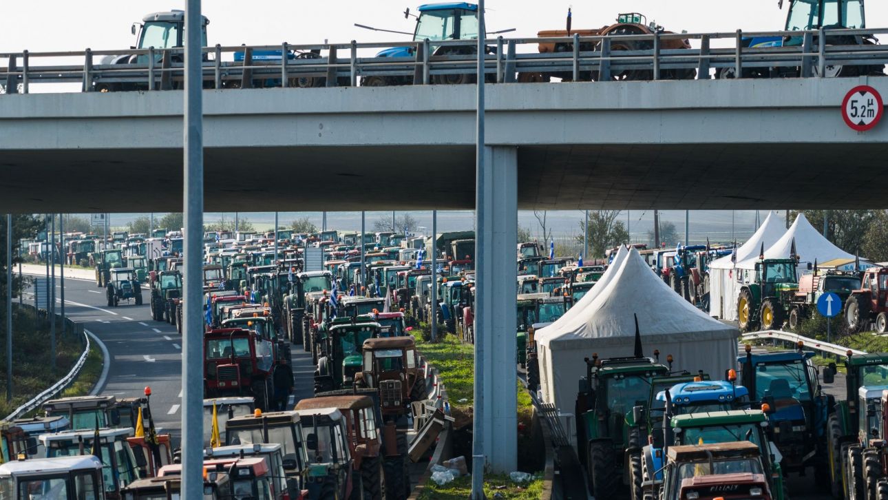 «Ήρθαμε για να μείνουμε» λένε οι αγρότες και κλείνουν τώρα και παραδρόμους - Ο «χάρτης» με τα μπλόκα
