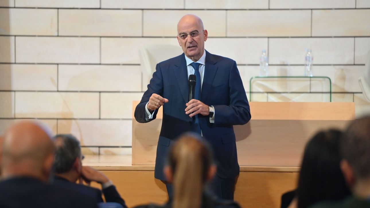 Δένδιας: «Αλλάζουν όλα στις Ένοπλες Δυνάμεις – Να ξεχάσουμε τον οπλίτη που ανοίγει πυρ»