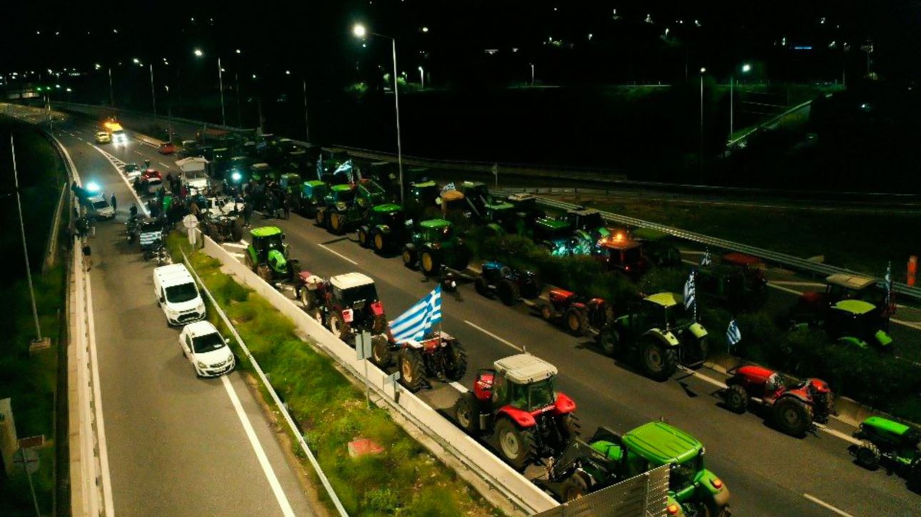 Αγρότες: Ανοιξε η Πατρών-Πύργου – Παραμένει ο αποκλεισμός στην περιμετρική οδό της Πάτρας