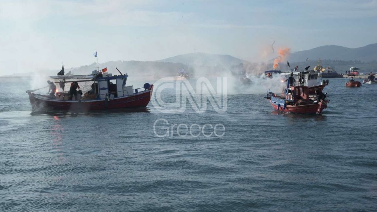 Βόλος: Αποχωρούν οι αγρότες από το λιμάνι μετά το τελεσίγραφο της ΕΛΑΣ - Πάνω 90 τα μπλόκα