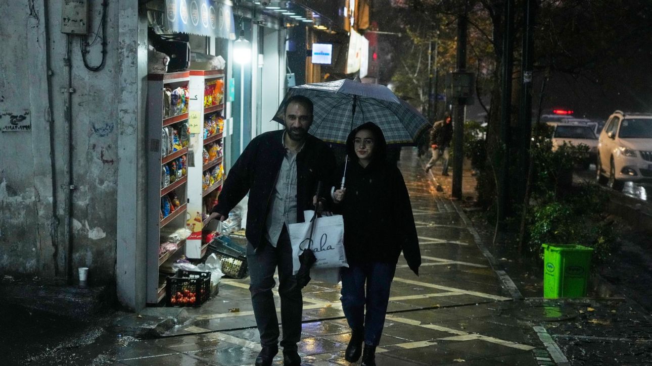 Ξηρασία στο Ιράν: Έφτασαν οι πρώτες βροχές – «Ο αέρας είναι πιο καθαρός» δηλώνουν οι πολίτες