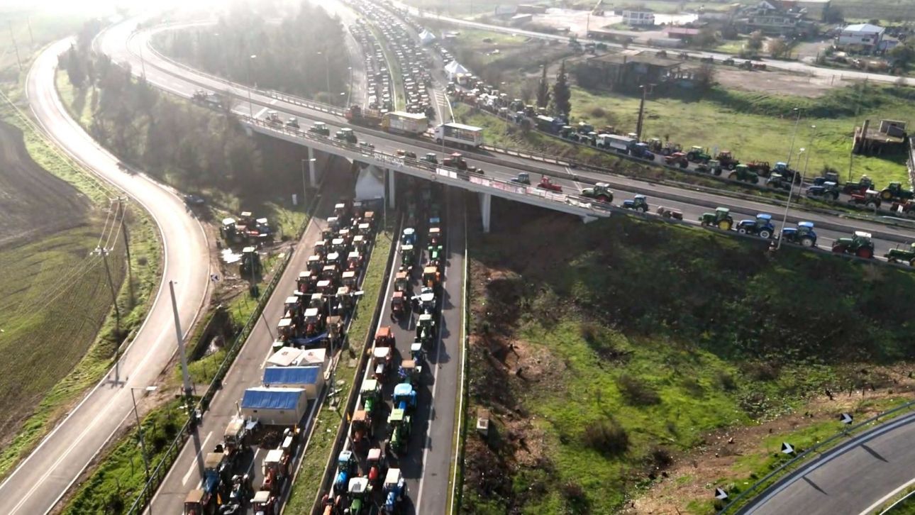 48 ώρες στα μπλόκα: Κραυγή αγωνίας από τους αγρότες για την επιβίωση της υπαίθρου
