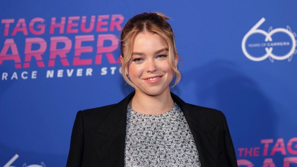 Κυκλοφόρησε το εκρηκτικό τρέιλερ του «Supergirl» με την Μίλι Άλκοκ