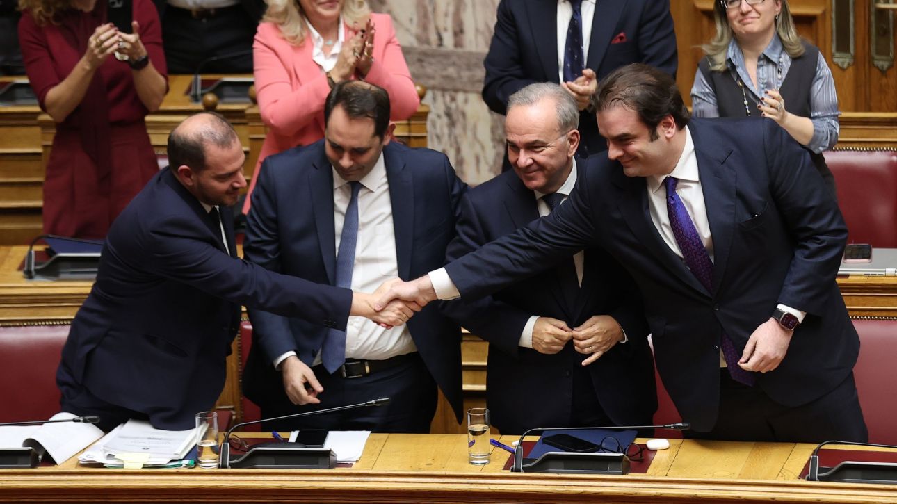 Ενθουσιώδης υποδοχή του Πιερρακάκη από την ΚΟ της ΝΔ: «Είναι πρωτίστως νίκη της πατρίδας»