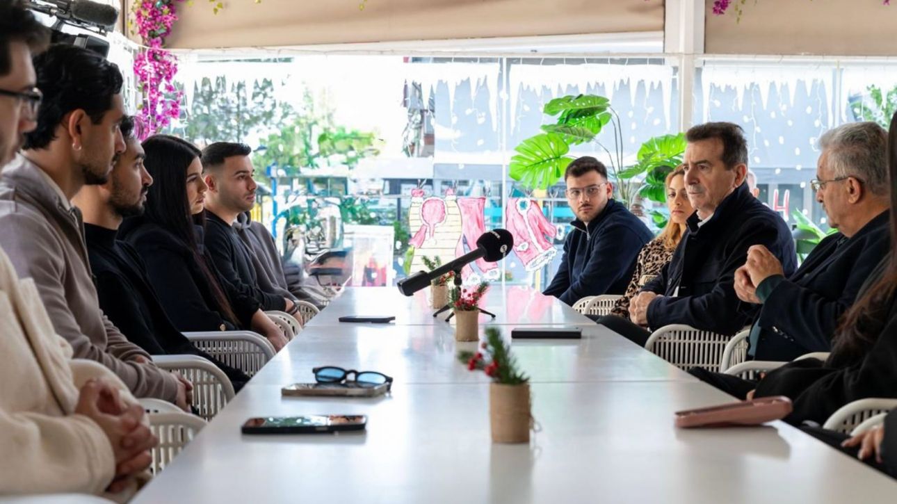 &Sigma;&upsilon;&nu;ά&nu;&tau;&eta;&sigma;&eta; &Chi;&rho;&upsilon;&sigma;&omicron;&chi;&omicron;ΐ&delta;&eta; &mu;&epsilon; &Rho;&omicron;&mu;ά &sigma;&tau;&eta;&nu; &Alpha;&gamma;ί&alpha; &Beta;&alpha;&rho;&beta;ά&rho;&alpha; - &laquo;&Tau;&omicron; &pi;&alpha;&rho;ά&delta;&epsilon;&iota;&gamma;&mu;&alpha; &sigma;&alpha;&sigmaf; &theta;&alpha; &alpha;&lambda;&lambda;ά&xi;&epsilon;&iota; &tau;&eta;&nu; &kappa;&omicron;&iota;&nu;&omega;&nu;ί&alpha;&raquo;