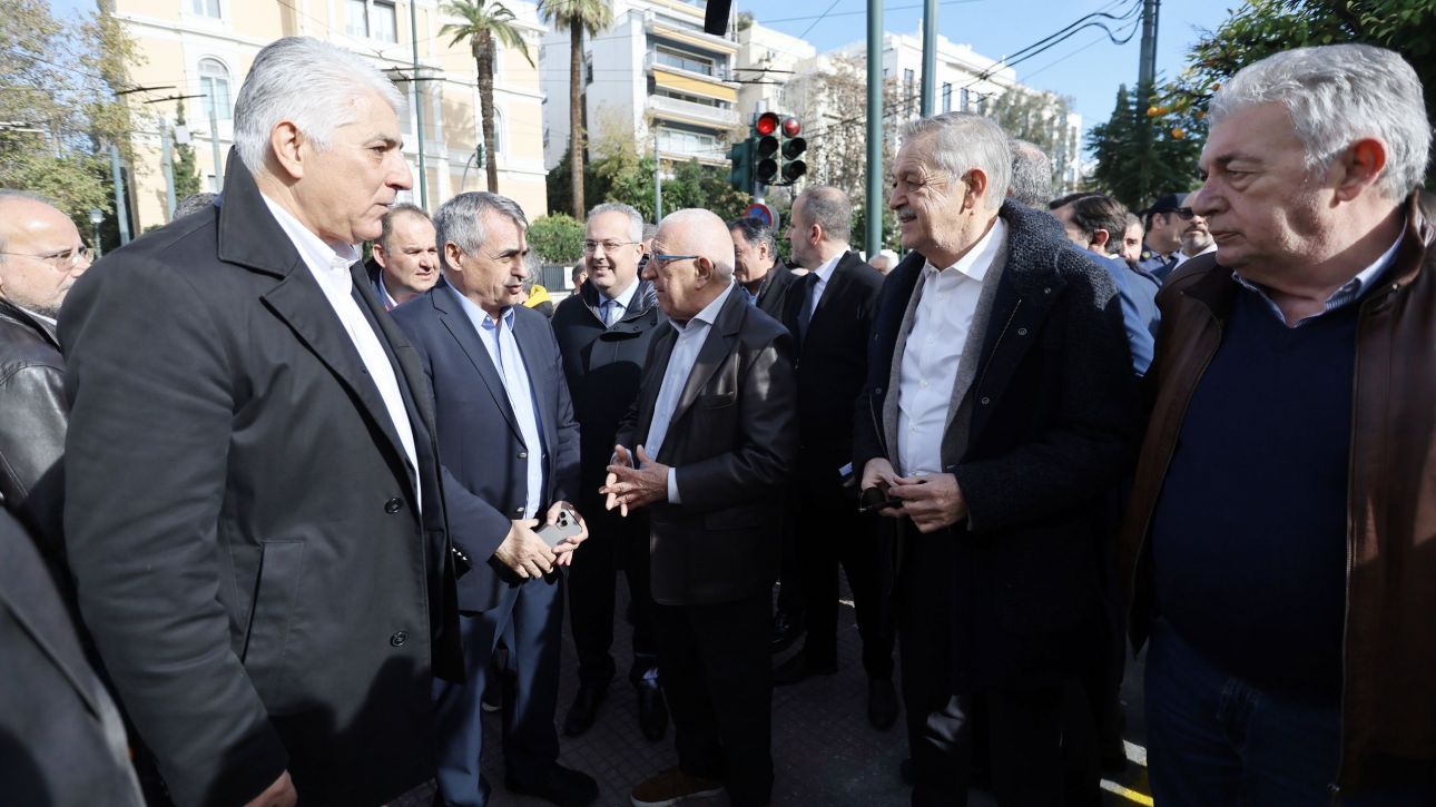 Συνάντηση Κακλαμάνη με αντιπροσωπεία της ΚΕΔΕ – Τι ζητούν στο ψήφισμα που κατέθεσαν