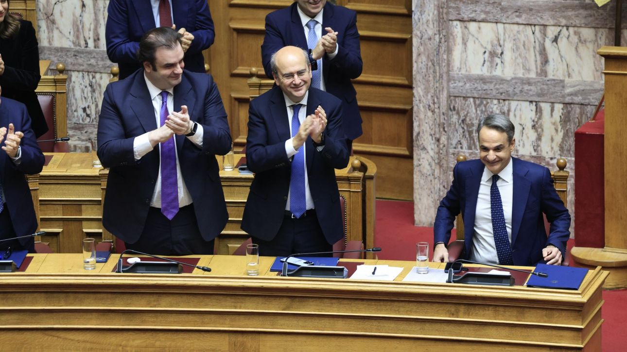 Τα μέτρα Μητσοτάκη για στεγαστικό, η παρέμβαση Χατζηδάκη για αγρότες και ο… αέρας Πιερρακάκη