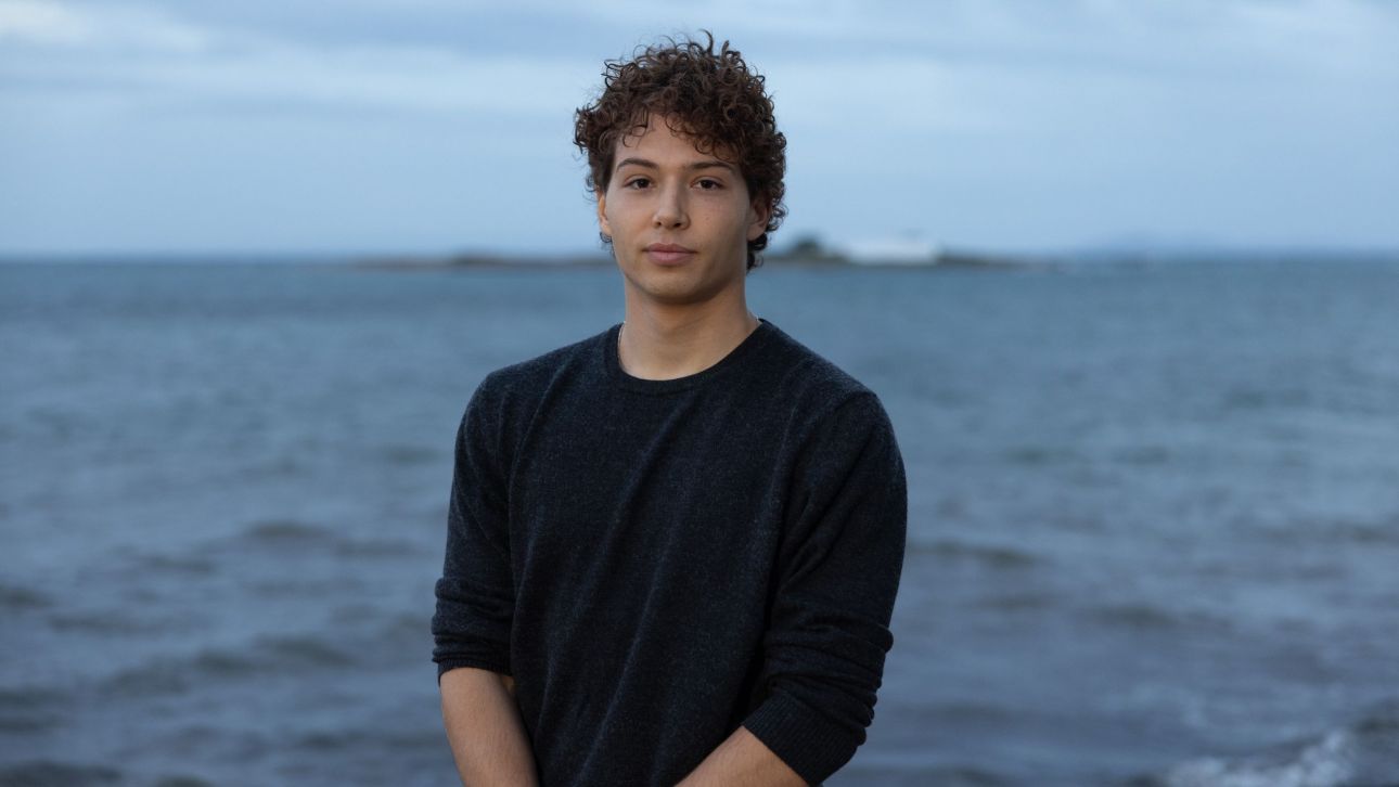 &Omicron; 21&chi;&rho;&omicron;&nu;&omicron;&sigmaf; &Alpha;&nu;&alpha;&sigma;&tau;ά&sigma;&eta;&sigmaf; &Gamma;&kappa;&alpha;&rho;ί&pi;&eta;&sigmaf; έ&sigma;&omega;&sigma;&epsilon; &mu;&epsilon; &tau;&omicron; kite surf &tau;&omicron;&upsilon; &delta;ύ&omicron; &tau;&omicron;&upsilon;&rho;ί&sigma;&tau;&epsilon;&sigmaf; &sigma;&tau;&eta;&nu; &Epsilon;&pi;&alpha;&nu;&omicron;&mu;ή