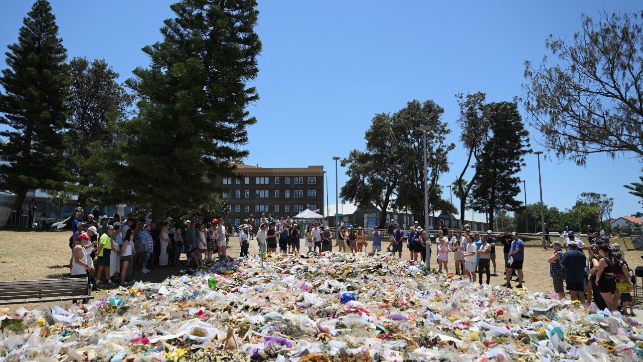 &Alpha;&upsilon;&sigma;&tau;&rho;&alpha;&lambda;ί&alpha;: &Omicron; &laquo;ή&rho;&omega;&alpha;&sigmaf; &tau;&omicron;&upsilon; &Mu;&pi;ό&nu;&tau;&alpha;ϊ&raquo; έ&lambda;&alpha;&beta;&epsilon; &epsilon;&pi;&iota;&tau;&alpha;&gamma;ή ά&nu;&omega; &tau;&omicron;&upsilon; 1 &epsilon;&kappa;&alpha;&tau;. &epsilon;&upsilon;&rho;ώ