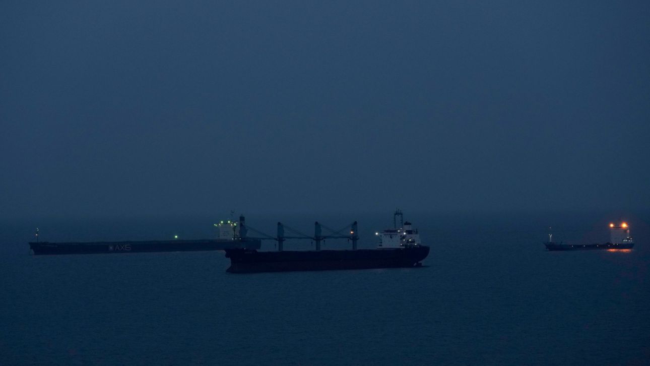 Ουκρανική επίθεση σε εξέδρα πετρελαίου και πολεμικό πλοίο της Ρωσίας