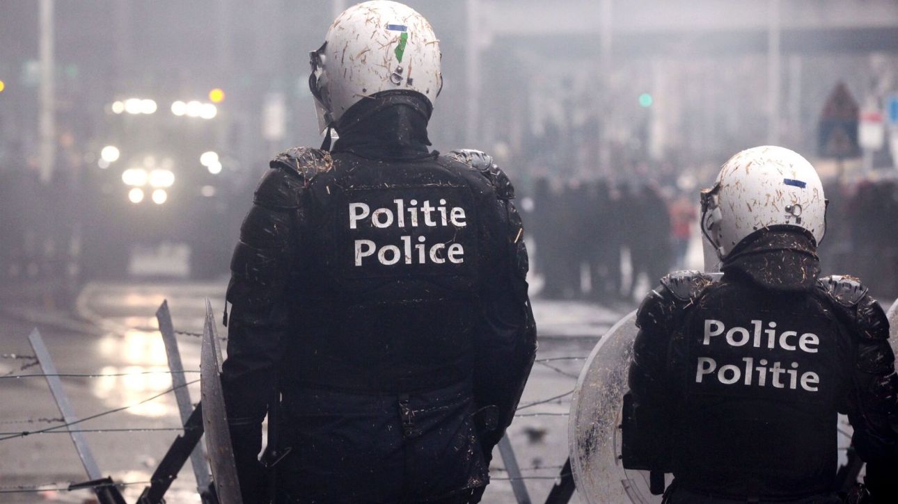 Βρυξέλλες: Άγνωστοι έριξαν κόκκινη μπογιά στο προξενείο της Πολωνίας