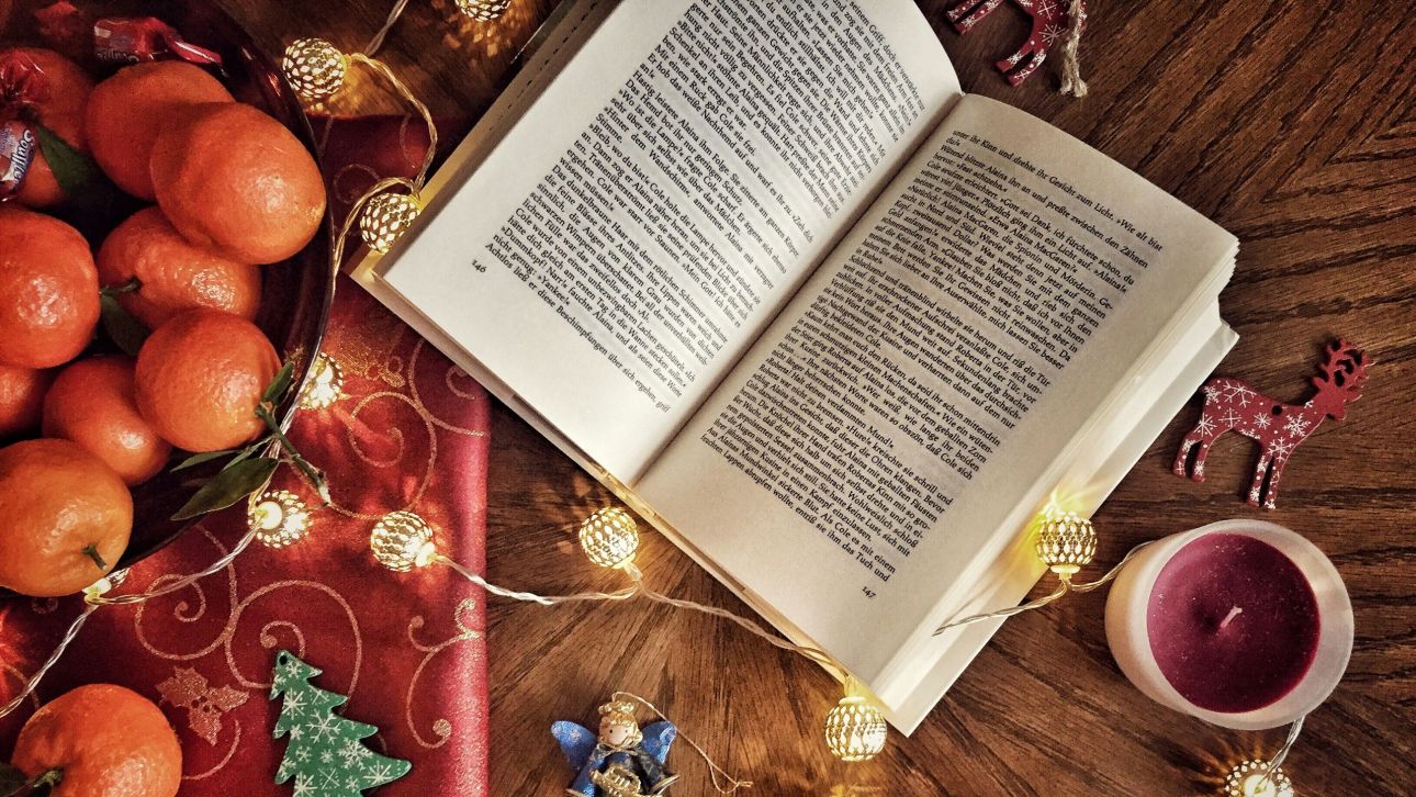 Bookreads: Όταν η λογοτεχνία βάζει τα καλά της - 10 κλασικά βιβλία για τις γιορτές