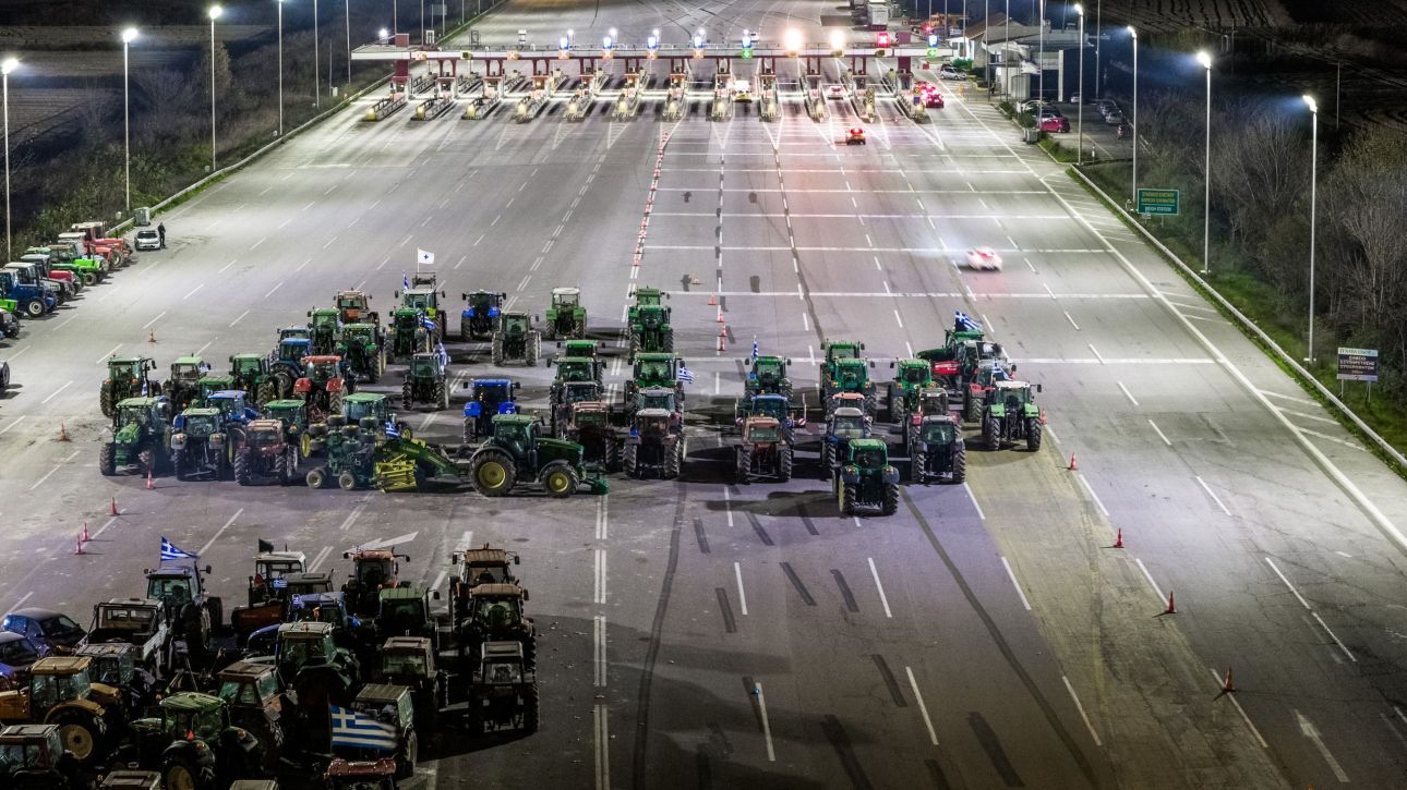 Αγρότες: Τα τρακτέρ στην άκρη, η αστυνομία θέτει θέμα ασφαλείας – «Πονοκέφαλος» για τους ταξιδιώτες