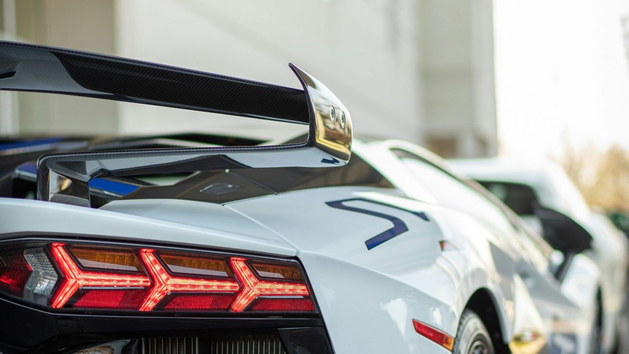 Οδηγός εγκατέλειψε τη Lamborghini μπροστά σε στάση λεωφορείου για να αποφύγει αλκοτέστ