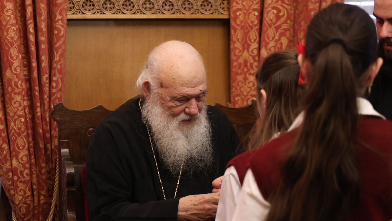 «Να γίνετε καλοί άνθρωποι, καλοί Χριστιανοί, καλοί Έλληνες»: Το χριστουγεννιάτικο μήνυμα Ιερώνυμου