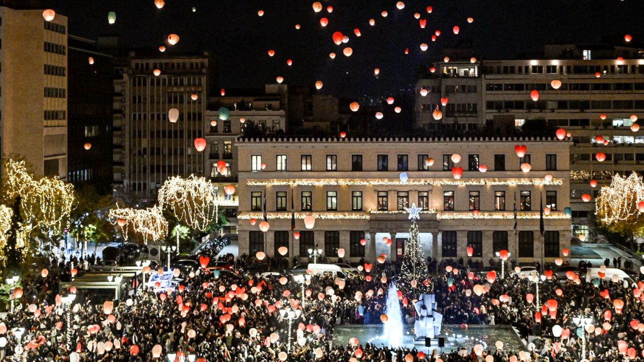 &Delta;ή&mu;&omicron;&sigmaf; &Alpha;&theta;&eta;&nu;&alpha;ί&omega;&nu;: &Alpha;&nu;&alpha;&beta;&omicron;&lambda;ή &tau;&eta;&sigmaf; &laquo;&Nu;ύ&chi;&tau;&alpha;&sigmaf; &tau;&omega;&nu; &Epsilon;&upsilon;&chi;ώ&nu;&raquo;&nbsp;&lambda;ό&gamma;&omega; &kappa;&alpha;&iota;&rho;&iota;&kappa;ώ&nu; &sigma;&upsilon;&nu;&theta;&eta;&kappa;ώ&nu;