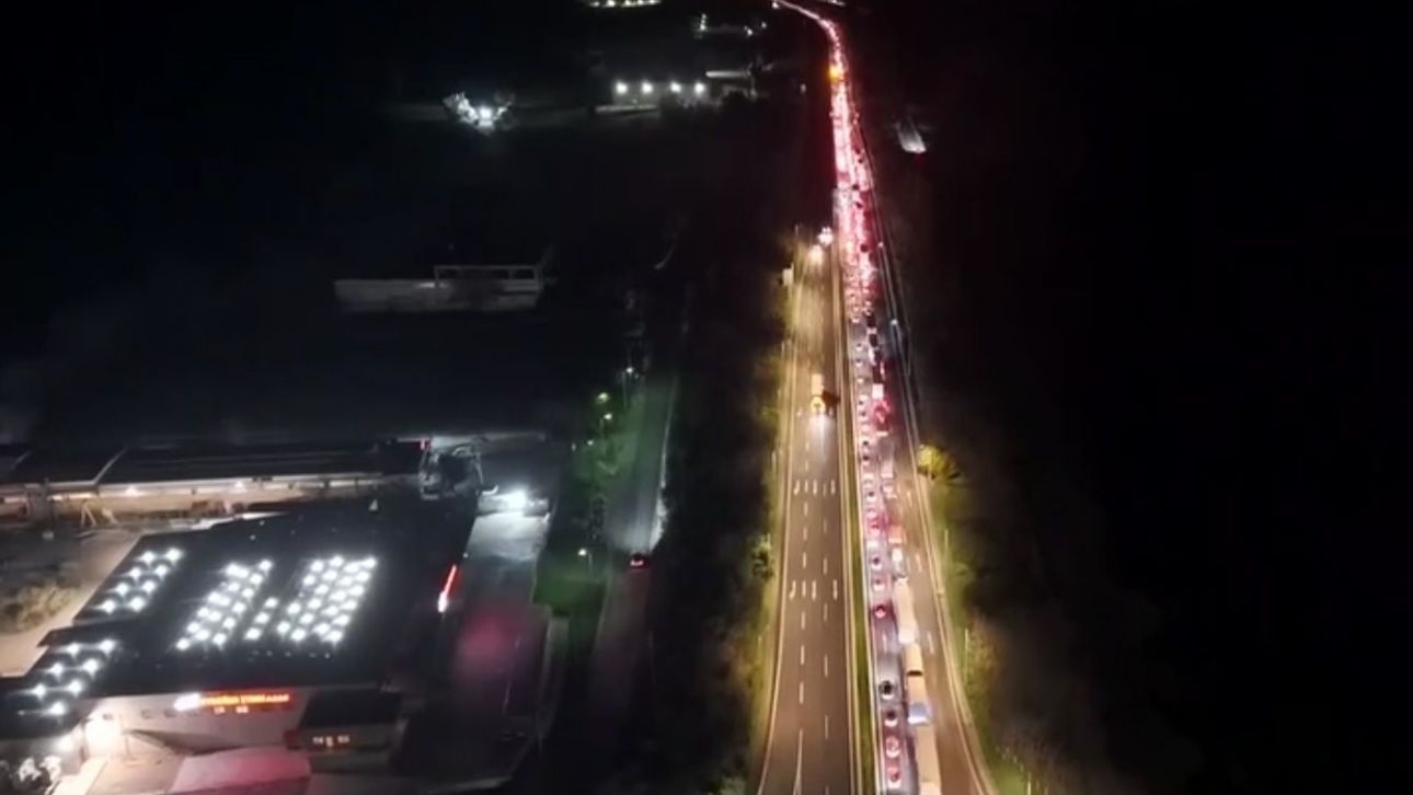 Αγρότες: Απίστευτες εικόνες από drone με το μποτιλιάρισμα χιλιομέτρων στην Αθηνών – Λαμίας