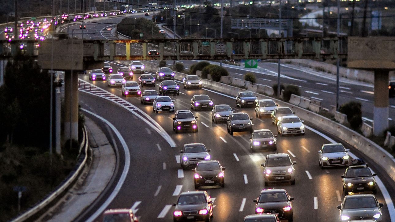 Πάνω από 65.000 οχήματα εγκατέλειψαν την Αθήνα για τις διακοπές των Χριστουγέννων