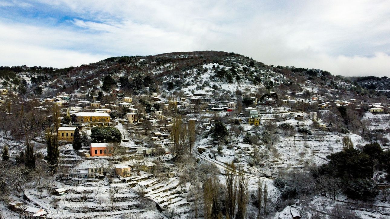 Στα «λευκά» ντύθηκαν τα νησιά – Εικόνες από το χιονισμένο τοπίο σε Λήμνο, Μυτιλήνη, Σαμοθράκη