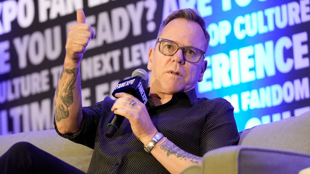 Ο Κίφερ Σάδερλαντ, το «Lost Boys» και το… κούρεμα που θέλει να ξεχάσει